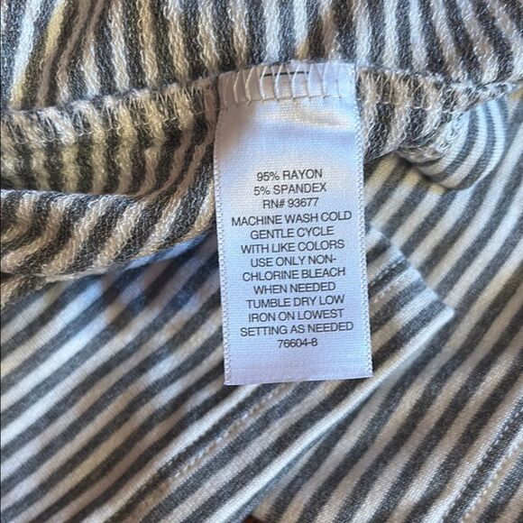 NWT Liz Claiborne Striped Long Sleeve Top - Picture 8 of 8
